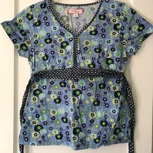 Vintage koi scrub top, M